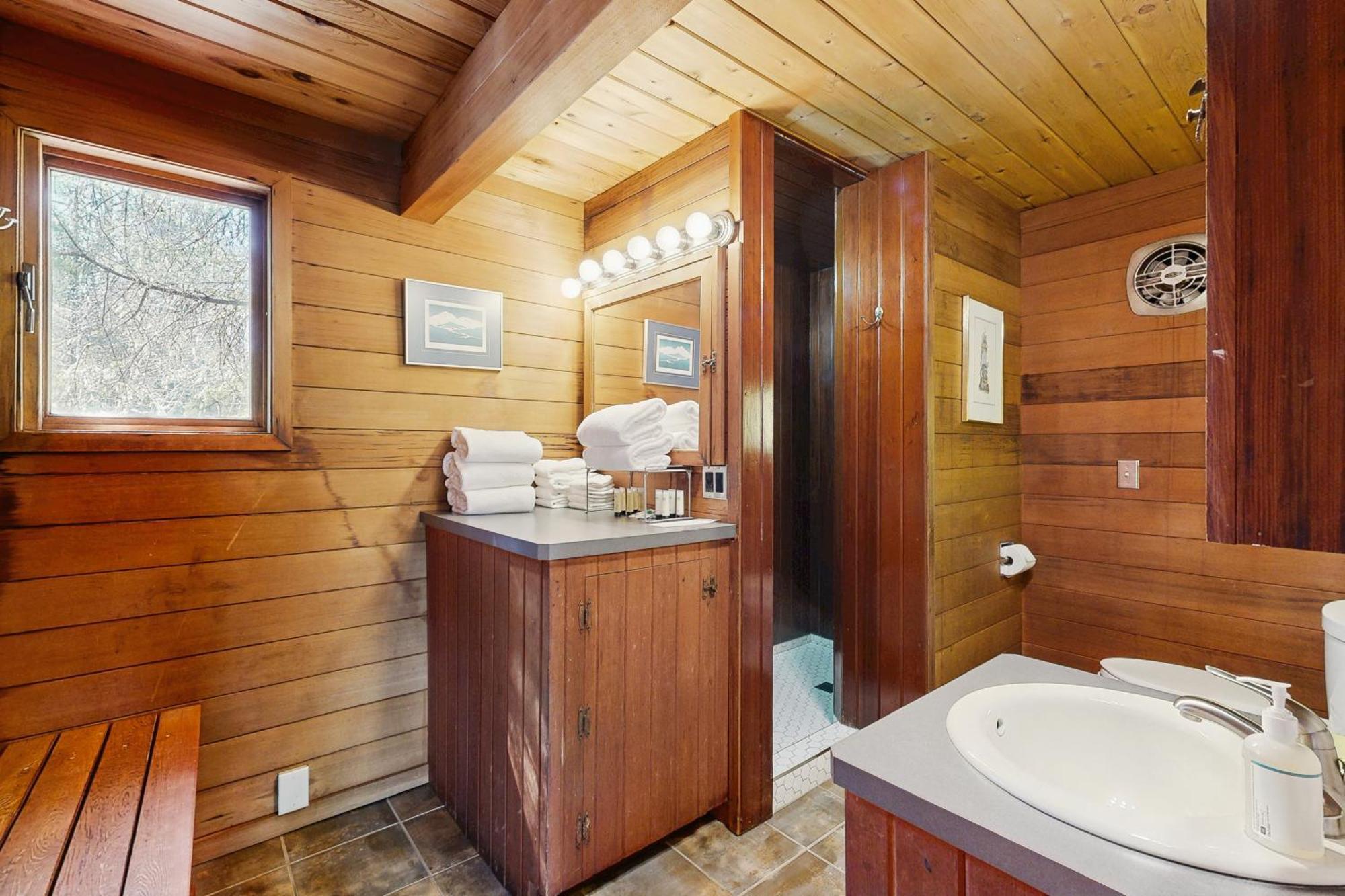 Cedar Chalet On Davos Girdwood Exterior photo